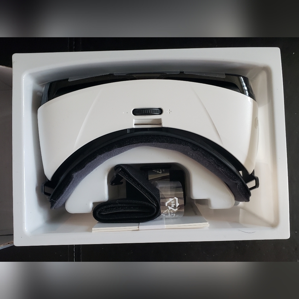 Samsung Gear VR Virtual Reality Headset Galaxy Note 5/S6/S6 Edge/S7/Edge S7 - Picture 3 of 3